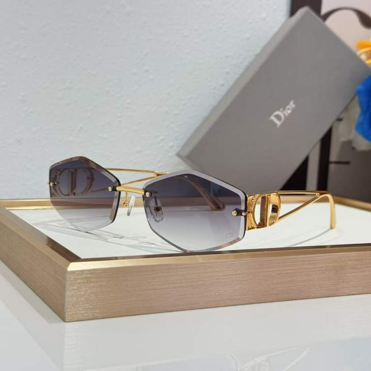 Picture of Dior Sunglasses _SKUfw77795980fw
